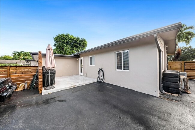 Building Photo - 217 E Acre Dr