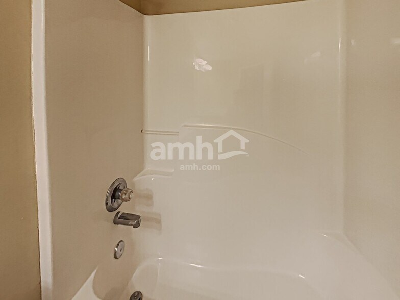 Building Photo - 1642 Zurich Dr