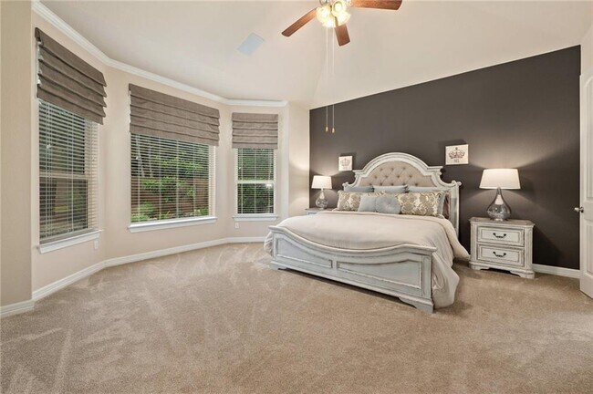 Building Photo - 205 Lake Como Dr