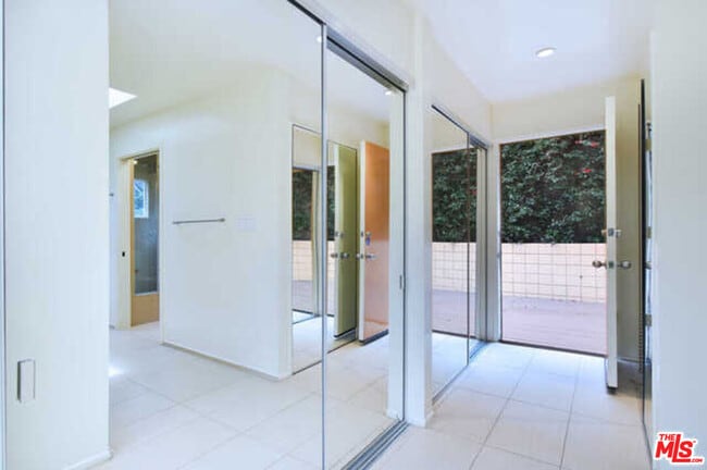 Building Photo - 10045 Reevesbury Dr