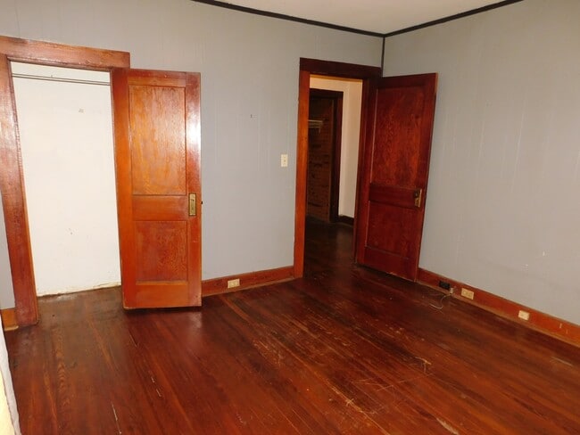 Building Photo - 6 Douglas St