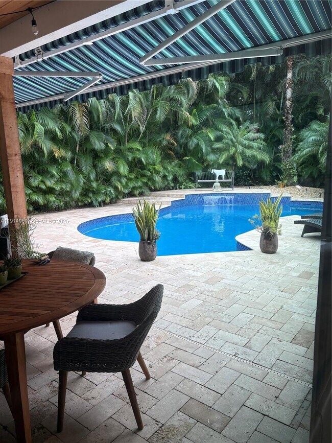 Building Photo - 159 Oakwood Ln