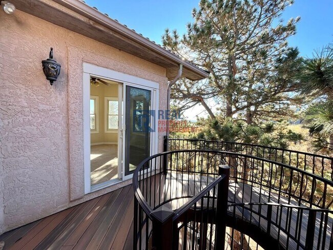 Building Photo - 2645 Rossmere St