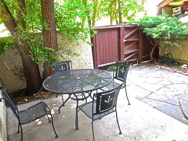 Building Photo - 2643 Grapewood Ln