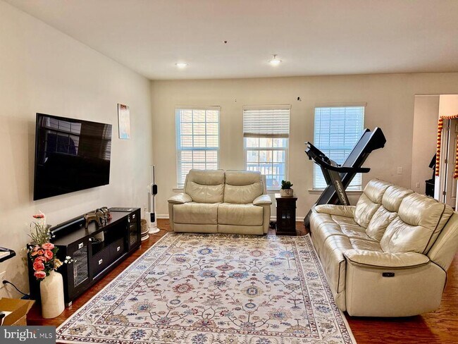 Building Photo - 728 Sun Valley Ct