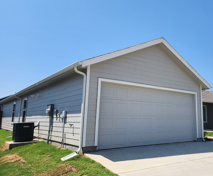 Building Photo - 3013 Burmese St