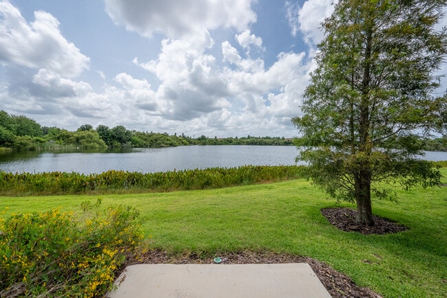 Building Photo - Town Home For Rent in Lake Brandon!
