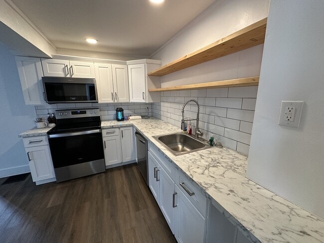 Building Photo - 610 E Main St