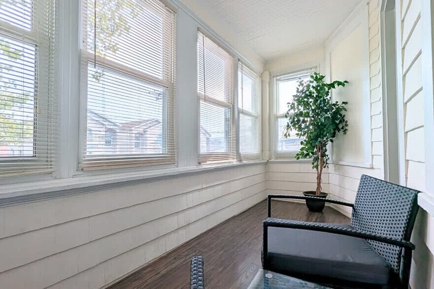 Building Photo - 108 Gotthart St