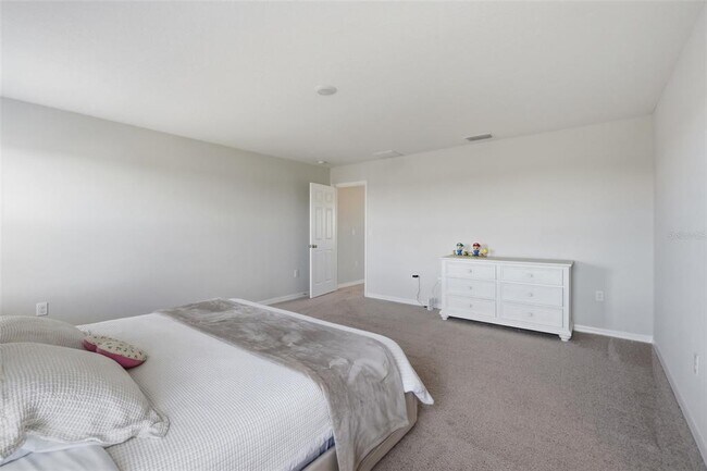 Building Photo - 1330 Current Pl