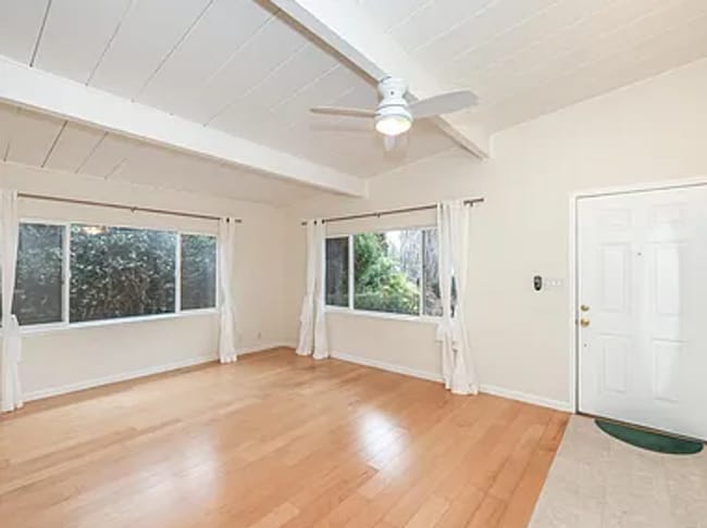 Building Photo - Beautiful Single Story 3bd House Recently ...