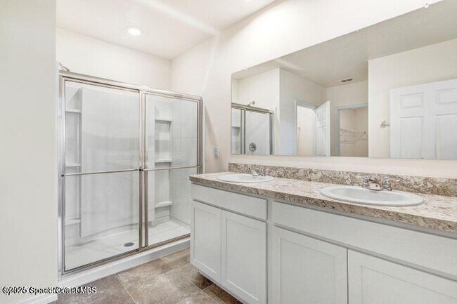 Building Photo - 1924 Capital Dr SE