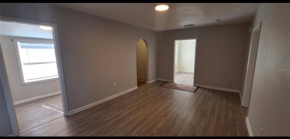 Building Photo - 821 Newton Ave S