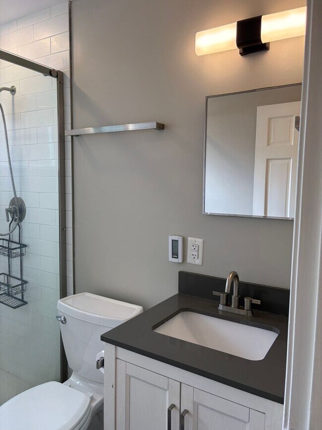 Building Photo - Inviting 1 bed/1bath in Benton Park West