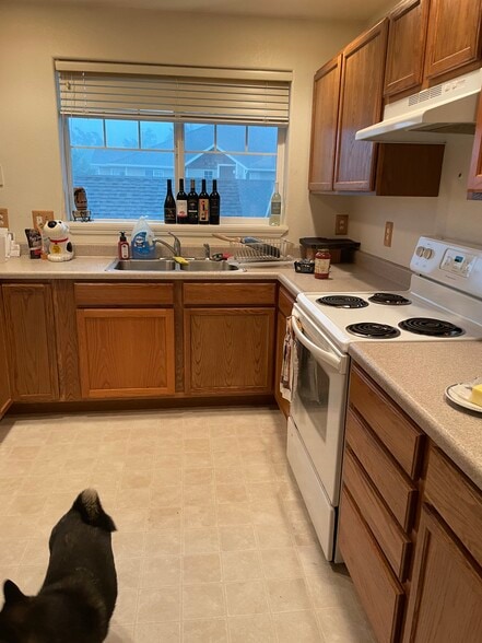 Building Photo - 877 Forestglen Dr