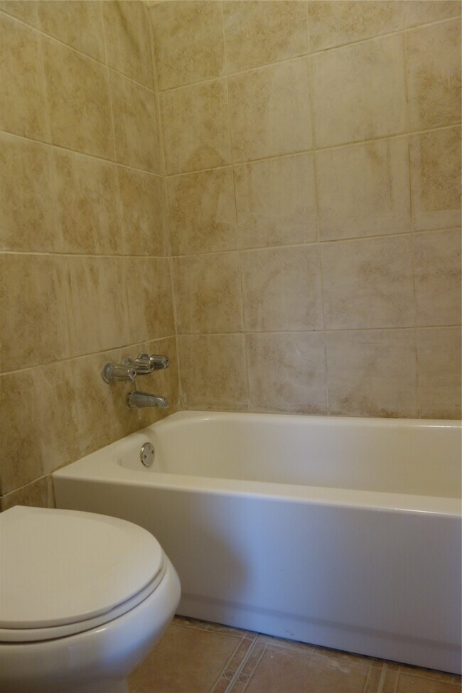 Building Photo - 722 Stephanie Dr