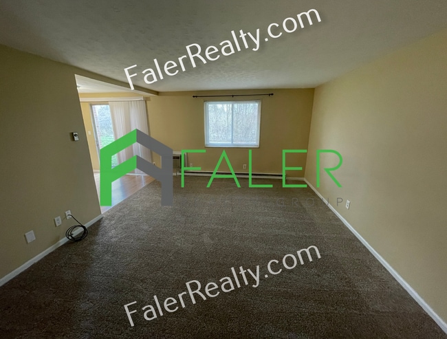 Building Photo - Spotless Ground Floor Condo