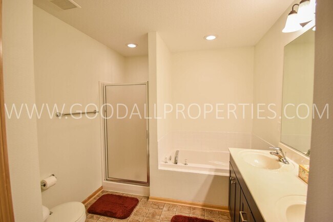 Building Photo - 2 Bedroom 2.5 Bathroom In West Des Moines with 2 car garage attached