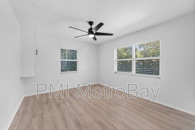 Building Photo - 4939 Woodland Dr