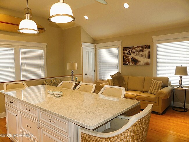 Building Photo - 203 5th Ave