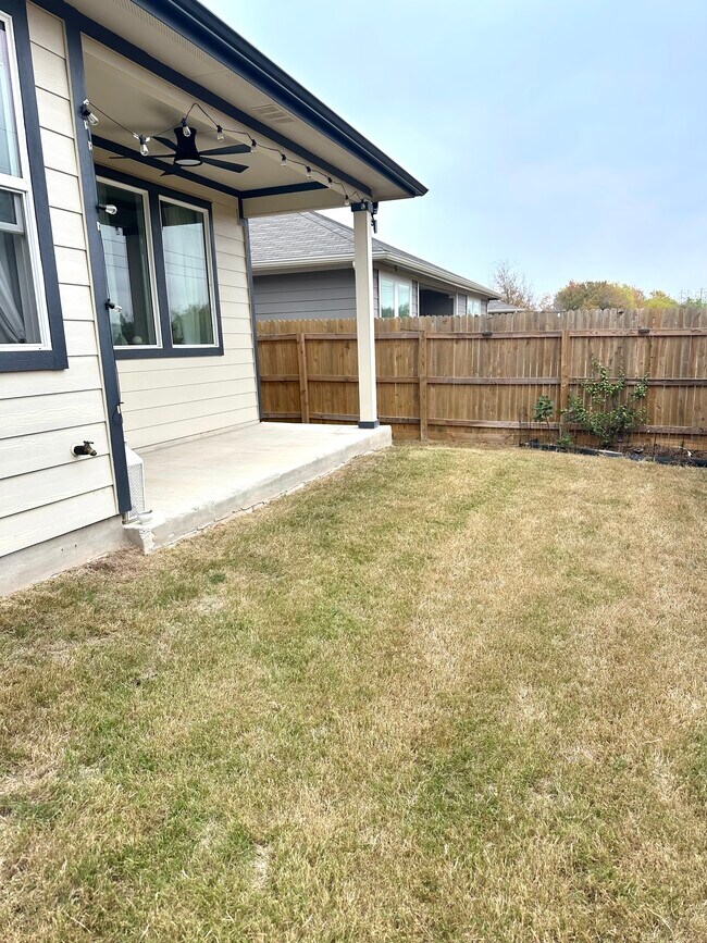 Building Photo - 410 Inks Ln