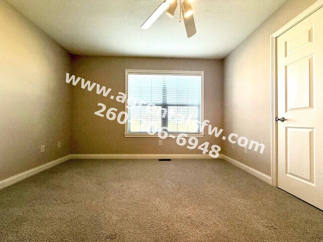 Building Photo - 3 Bedroom House