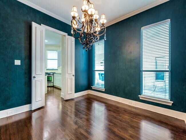 Building Photo - 3 bedroom 3 bath Duplex