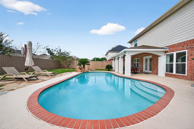 Primary Photo - 16535 Oat Mill Dr