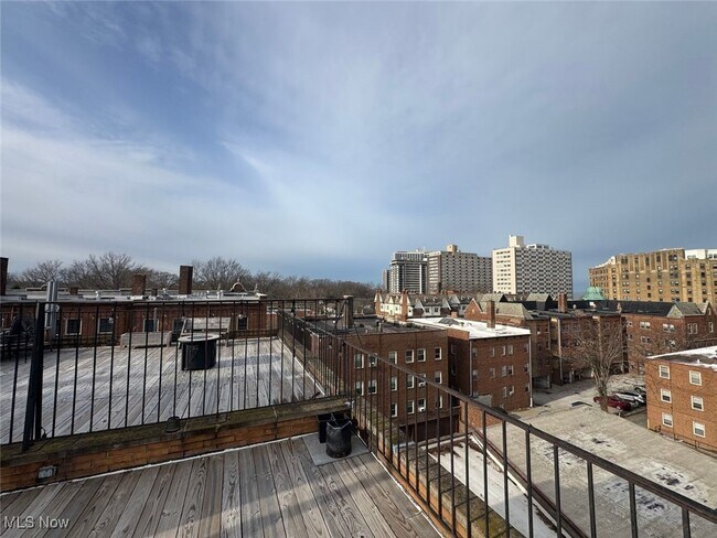 Building Photo - 12050 Lake Ave