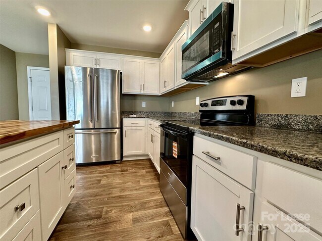 Building Photo - 1210 Leno Ln