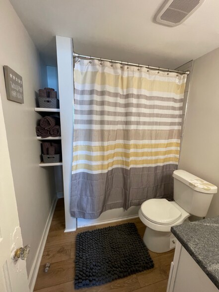 Building Photo - 920 Ash St