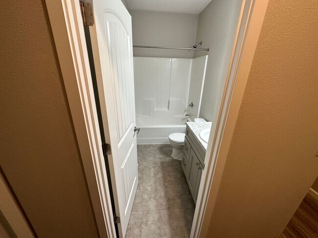 Building Photo - 553