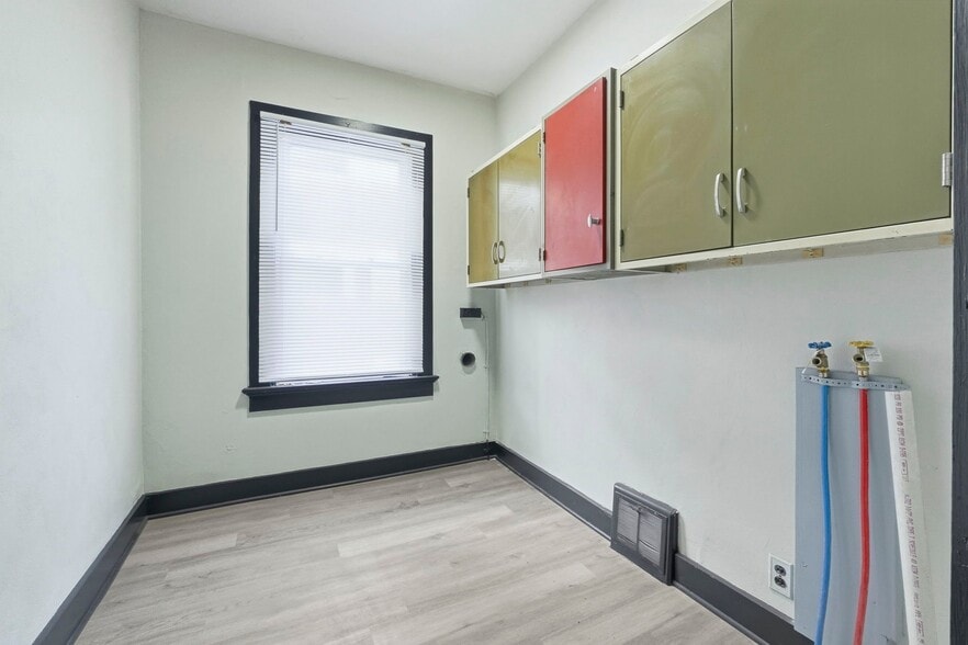 Building Photo - 2406 Miner St