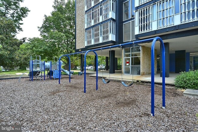 Building Photo - 1301 Delaware Ave SW