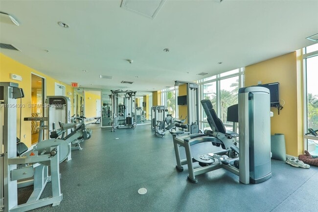 Building Photo - 1755 E Hallandale Beach Blvd