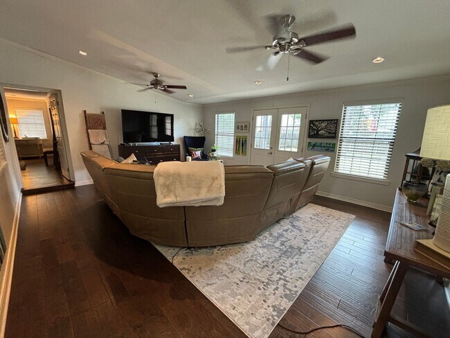 Building Photo - ELLERBE ROAD ESTATES BEAUTY