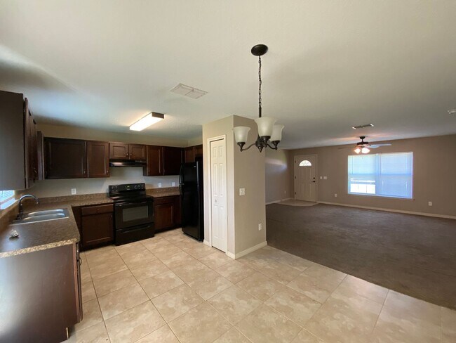 Building Photo - 16618 SW 31st Cir