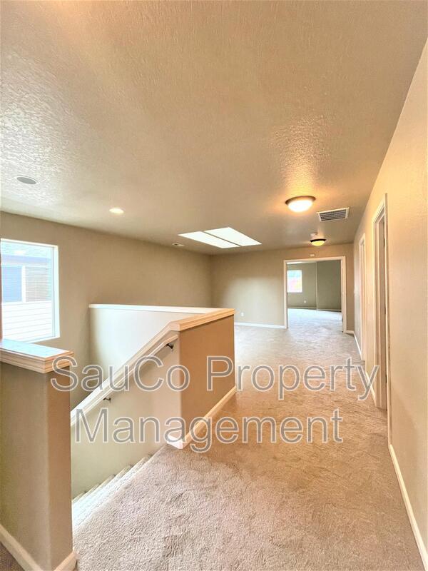 Building Photo - 3762 SE Oakleaf St