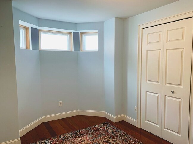 Building Photo - 10 Beacon St