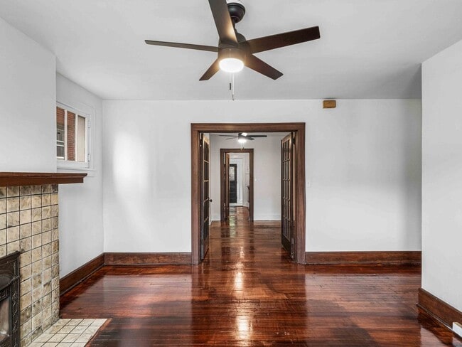 Building Photo - AVAILABLE OCT 1ST! FULLY RENOVATED 1-BEDRO...