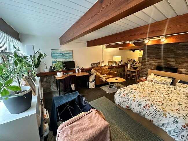 Building Photo - 77 Joy St