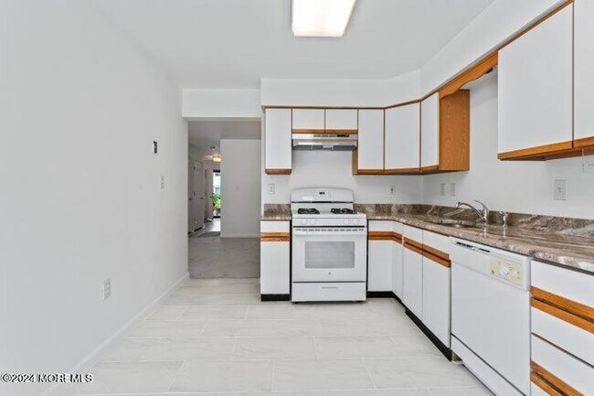 Building Photo - 39 Meadow Ln
