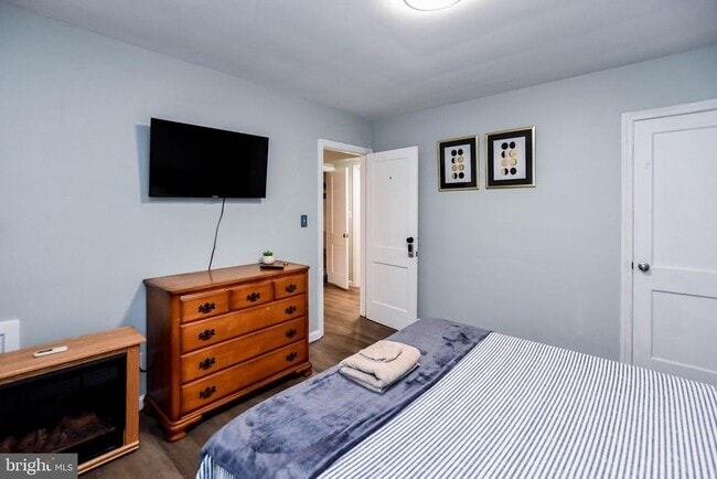 Building Photo - 3802 Cedar Dr