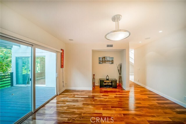Building Photo - 5512 Leghorn Ave