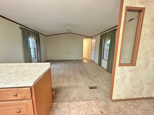 Building Photo - 3 Bed / 2 Bath  on One Acre – Garage Included