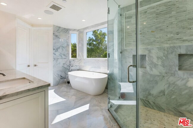 Building Photo - 363 S Saltair Ave