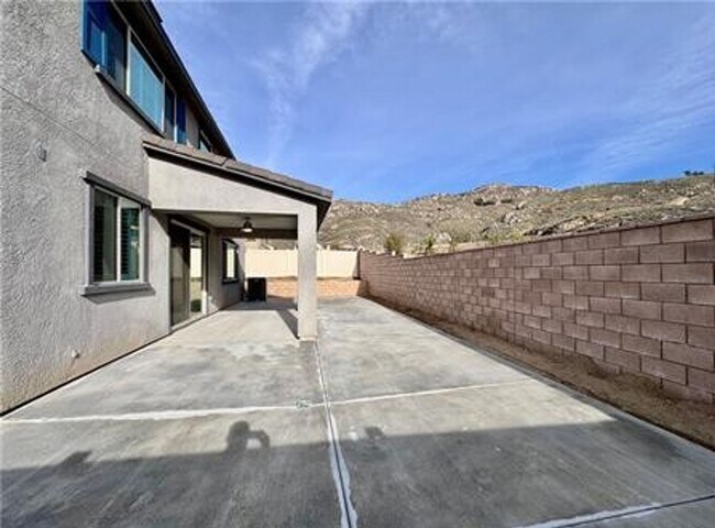 Building Photo - Stunning and Spacious 6BR 5BA Home w/ Solar Panels + Quartz Counter + Fenced Yard + 2 Car Garage ...