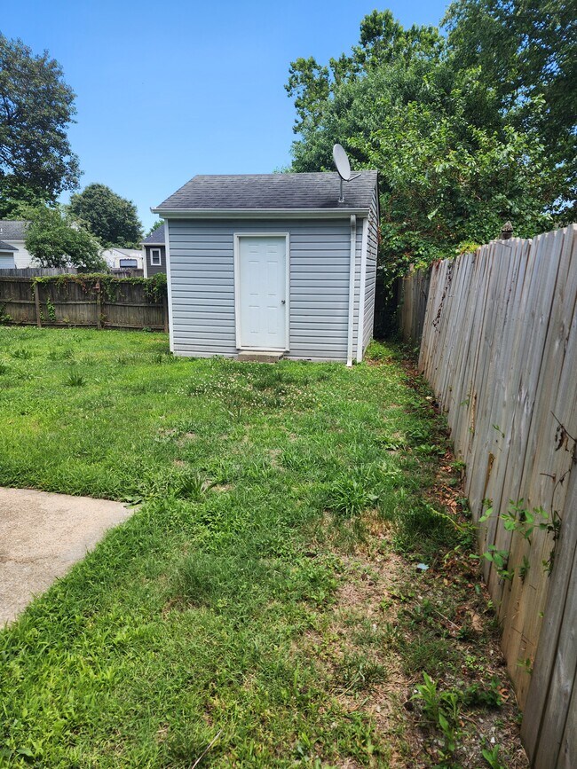 Building Photo - 906 Harpersville Rd