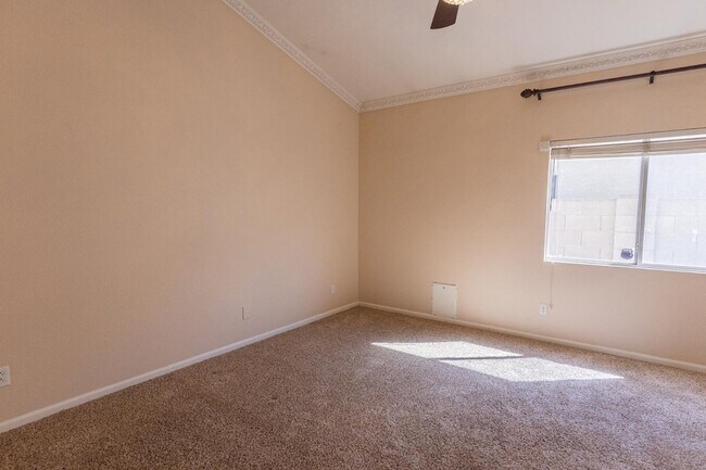 Building Photo - 7421 S Kachina Dr