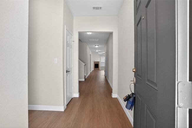 Building Photo - 2080 Lost Timbers Dr